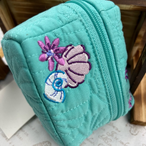 NWT Vera Bradley Little Mermaid Small
Treasure Chest Case Sold Out - Picture 7 of 11